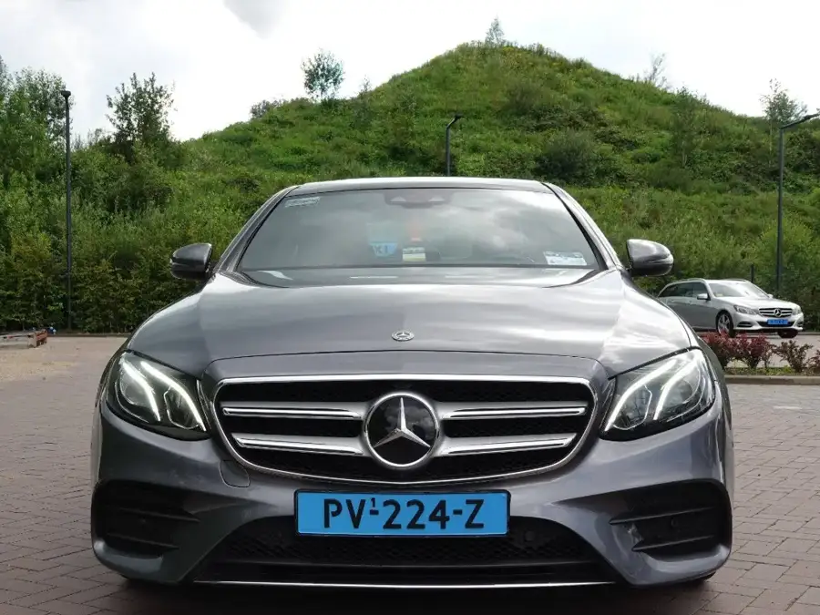 Mercedes E-Klasse taxi voor personen- en zakelijk vervoer