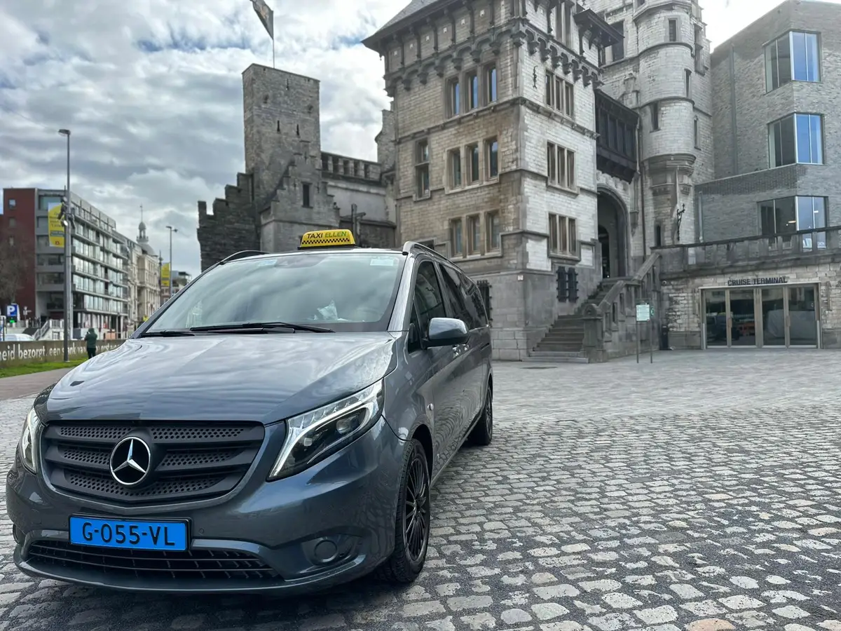 Mercedes Vito taxibus van Taxi Riel